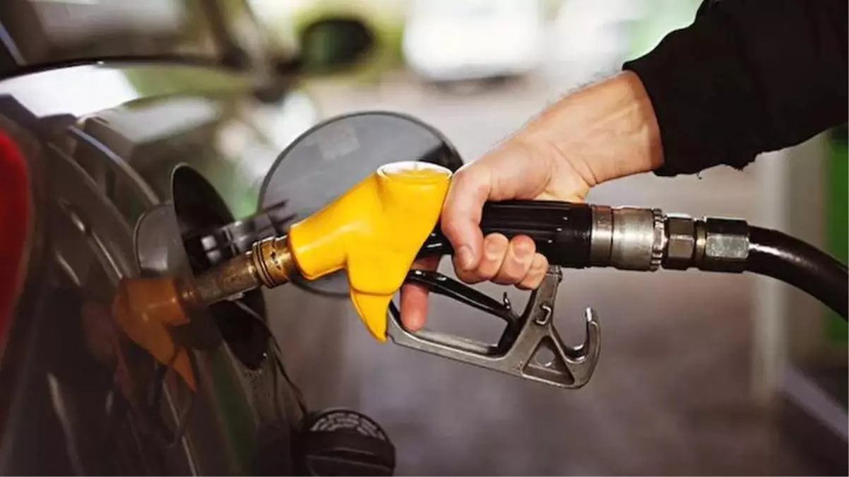Bu gece yarısından itibaren motorine 2 lira 50 kuruş indirim gelmesi bekleniyor