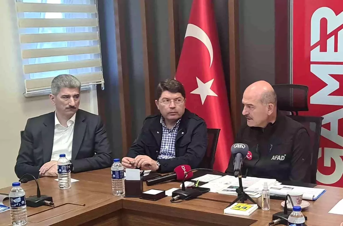 İçişleri Bakanı Soylu, sel afetinin yaşandığı Bartın'da incelemelerde bulundu