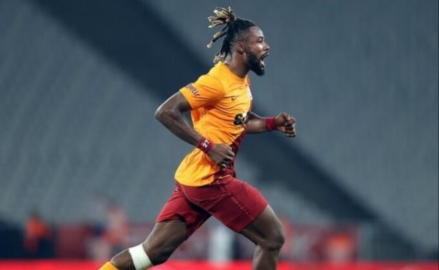 Galatasaray'da takımdan ayrılacak futbolcular belli oldu! Okan Buruk listeyi verdi
