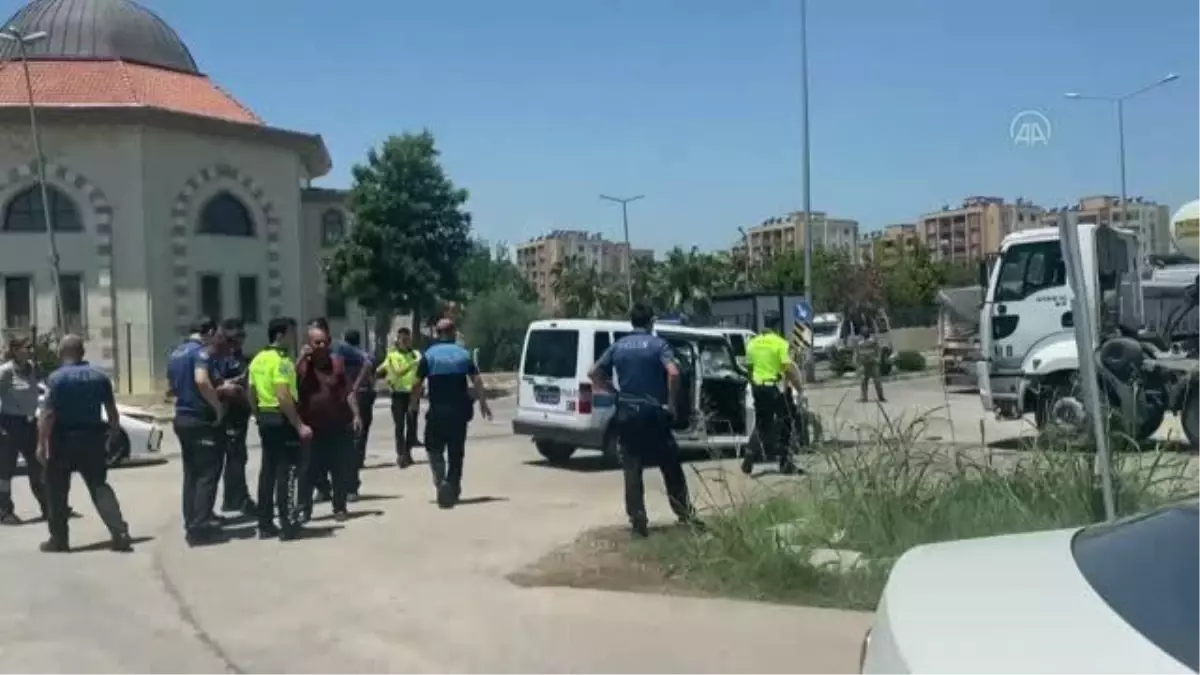 Tırla çarpışan ekip aracındaki iki polis yaralandı