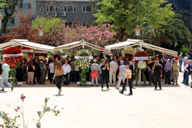Cüneyt Arkın'ın cenazesi Teşvikiye Camii'ne getirildi
