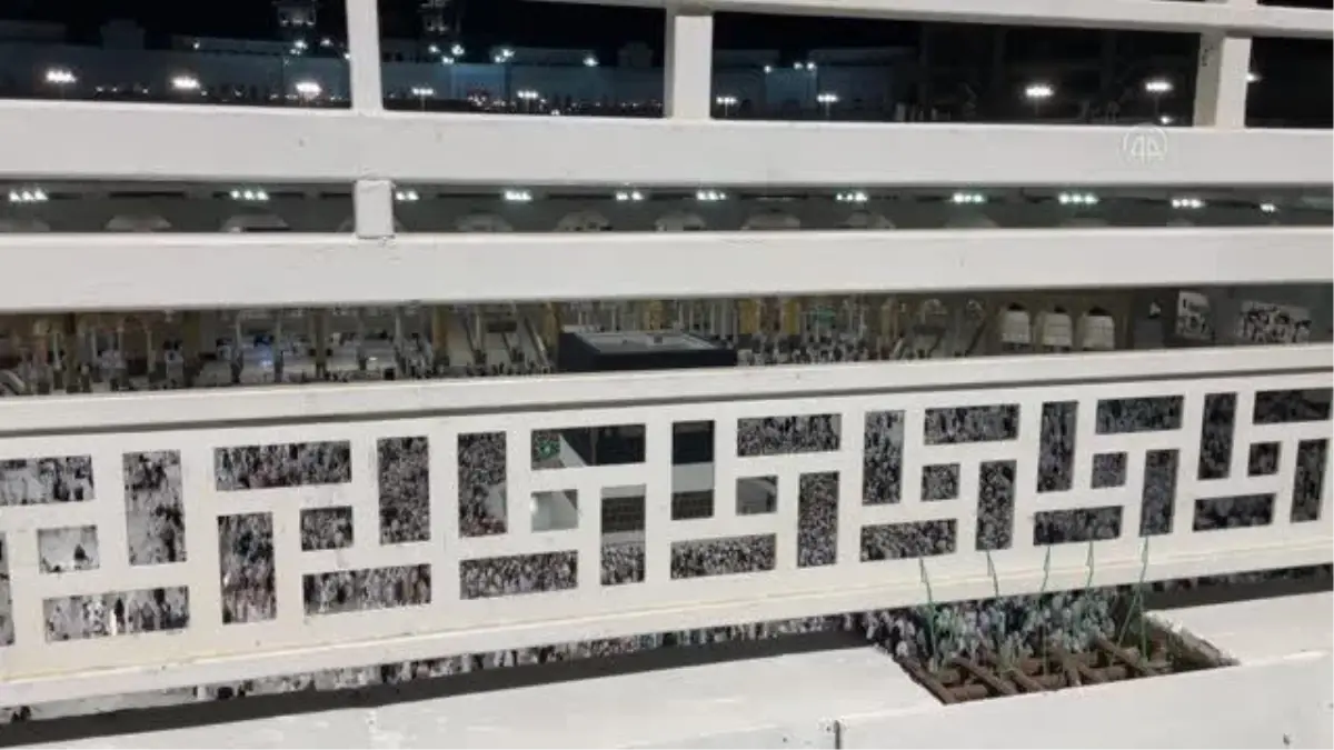 Hacı adayları Hazreti Muhammed'e ilk vahyin geldiği Hira Mağarası'nı ziyaret ediyor