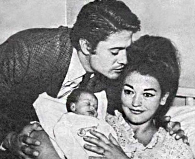 Cüneyt Arkın'ın sır gibi sakladığı kızı ve ona yazdığı mektup ortaya çıktı Cüneyt Arkın'ın sır gibi sakladığı kızı ve ona yazdığı mektup ortaya çıktı