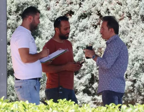 Paranın kokusunu almışlar! Otostop yapan kadınlar yardım için duran adamı saniyeler içinde soydu