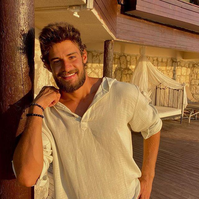 6 ay sonra Türkiye'ye dönen Batuhan Karacakaya, akaryakıt fiyatlarını görünce şoke oldu