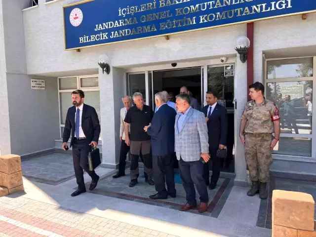 Binali Yıldırım'ı Bursa'ya götüren helikopter Bilecik'te acil iniş yaptı! Pilot hastaneye kaldırıldı