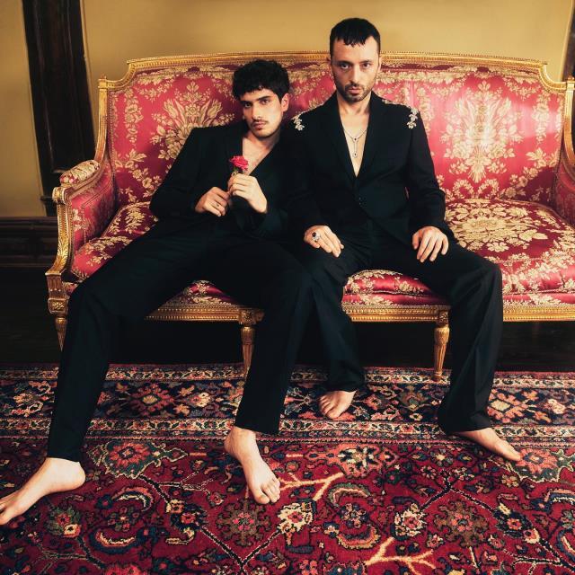 Mabel Matiz, klibini eleştirenlere meydan okudu: El ele tutuşmaya inatla devam