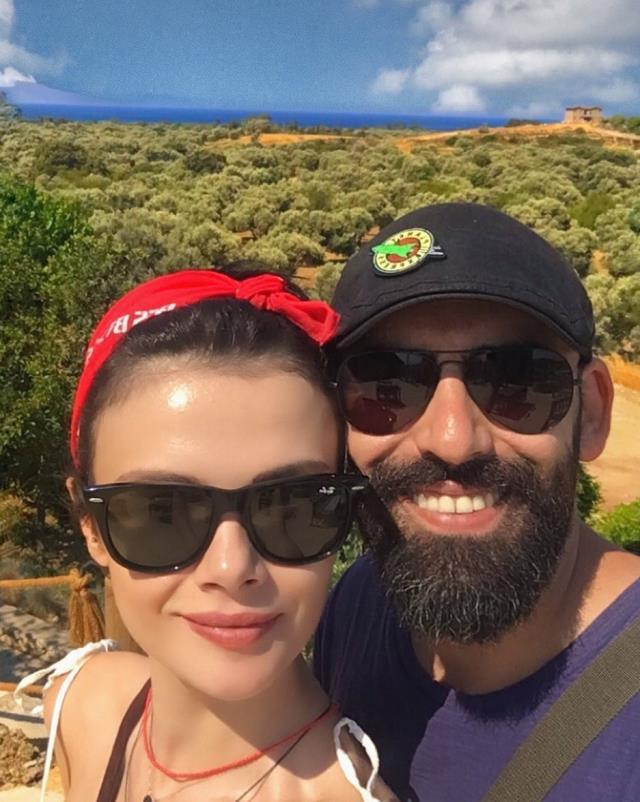 Oyuncu Sinem Ünsal ile Kıvanç Kılınç 4 yıllık ilişkisini bitirdi Oyuncu Sinem Ünsal ile Kıvanç Kılınç 4 yıllık ilişkisini bitirdi