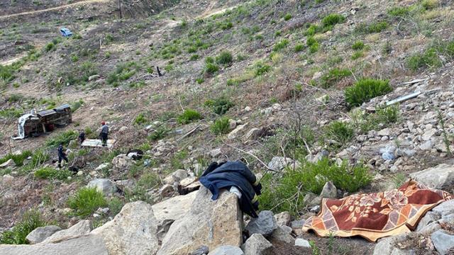 Telef olan inek ihbarı üzerine bölgeye gelen ekipler hiç beklemedikleri bir manzarayla karşılaştı erkek cesediyle karşılaştı