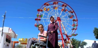 Bu lunaparkta engelli çocuklar ücretsiz eğleniyor