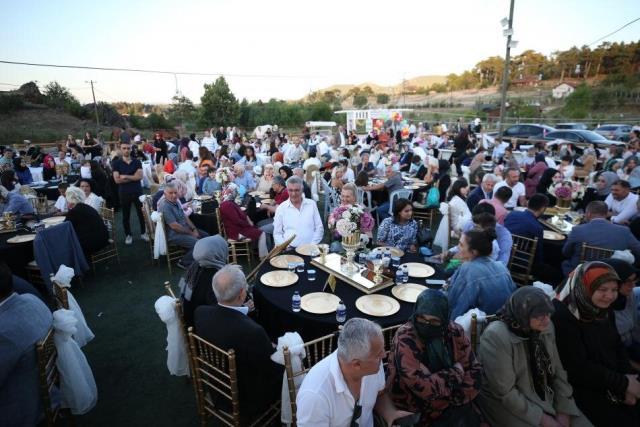 Dünyaca ünlü futbolcu İlkay Gündoğan, Balıkesir'de düğün yaptı! Yabancı gelinin tavrı olay oldu Dünyaca ünlü futbolcu İlkay Gündoğan, Balıkesir'de düğün yaptı! Yabancı gelinin tavrı olay oldu