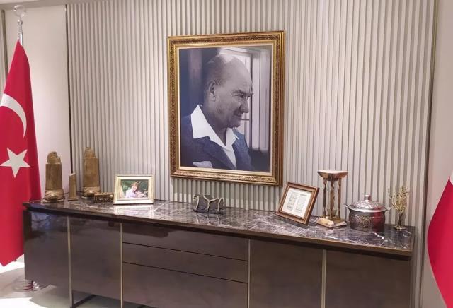 6'lı masa toplantısına damga vurdu! İşte Meral Akşener'in 6 ayrı obje ile verdiği mesaj