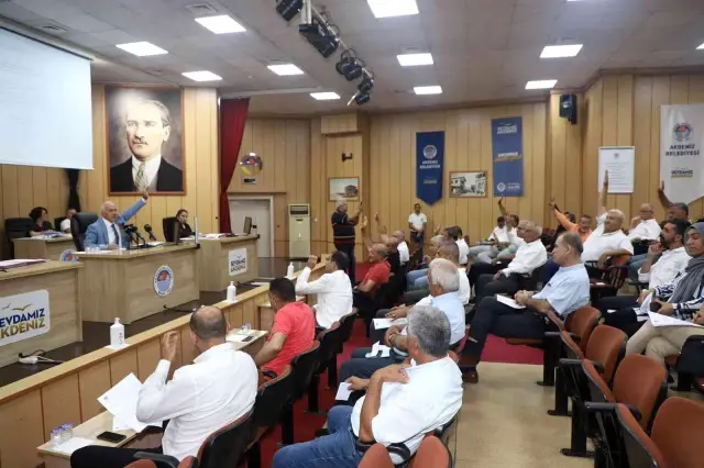 Akdeniz Belediye Meclisi'nde 'PKK' gerginliği! 'Yazıklar olsun izin gibi Kürtlere' lafı ortalığı karıştırdı