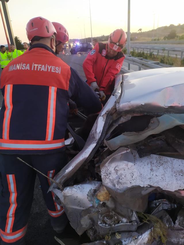 Sabah karşı feci kaza! İki araç çarpıştı, aynı aileden 5 kişi hayatını kaybetti