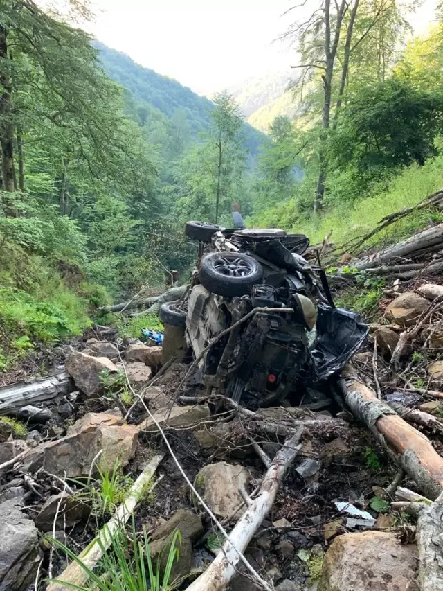Kızının davetiyelerini dağıtmaya giden baba, uçurumun dibinde ölü bulundu