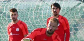 Antalyaspor'da Fredy ve Luiz Adriano kampa katılıyor