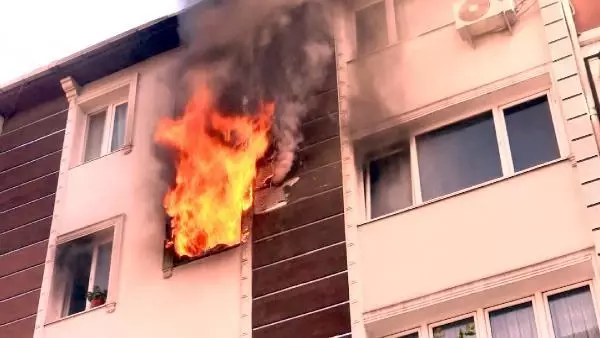 Alev kapanından mucize kurtuluş! 97 yaşındaki kadının sedyedeki hareketi görenleri üzdü Alev kapanından mucize kurtuluş! 97 yaşındaki kadının sedyedeki hareketi görenleri üzdü