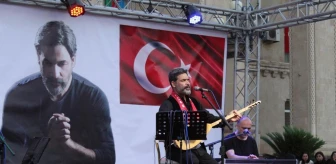 Gence'de düzenlenen 'Türkiye-Azerbaycan Kardeşlik Gecesi'nde Uğur Işılak sahne aldı