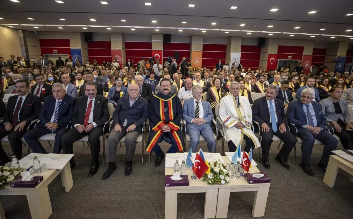 Kırım Tatar Türkleri lideri Kırımoğlu'na TOBB ETÜ'de fahri doktora verildi