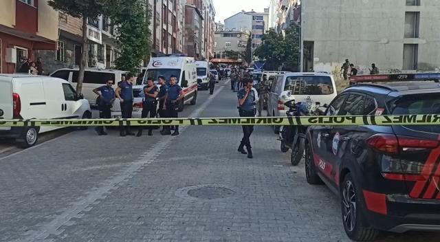 Son dakika! Esenyurt'ta korkunç olay! annesini ve iki kardeşini öldürüp intihar girişiminde bulundu