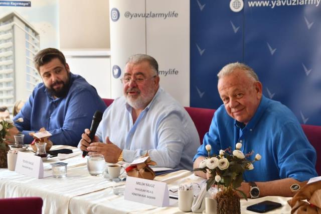 Aydın'da faaliyet gösteren inşaat firması Yavuzlar, sektörle ilgili basın toplantısı düzenledi