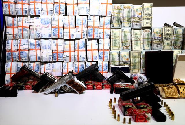 'Demir Yumruk' operasyonunda, aralarında Hüseyin Eryılmaz'ın da bulunduğu 10 kişi daha tutuklandı 'Demir Yumruk' operasyonunda, aralarında Hüseyin Eryılmaz'ın da bulunduğu 10 kişi daha tutuklandı