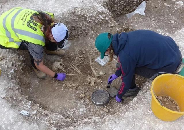 Öbür dünyada rahat etmek için adaklarıyla gömülen insanların mezardaki halleri arkeologları düşündürdü