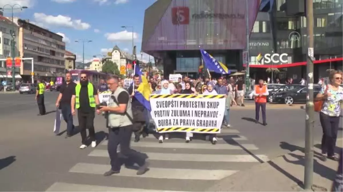 SARAYBOSNA - Bosna Hersek'te hayat pahalılığı protesto edildi