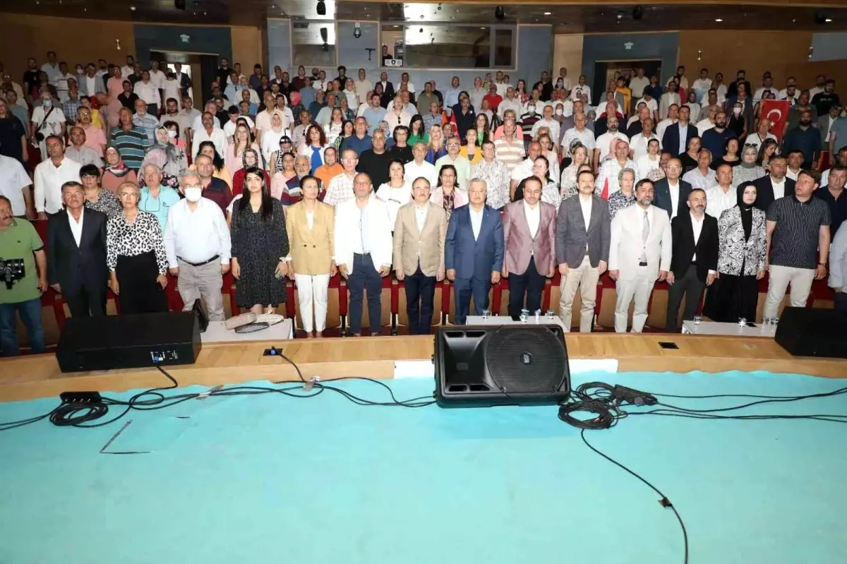 AK Parti İzmir İl Teşkilatı bayramlaşma programında bir araya geldi