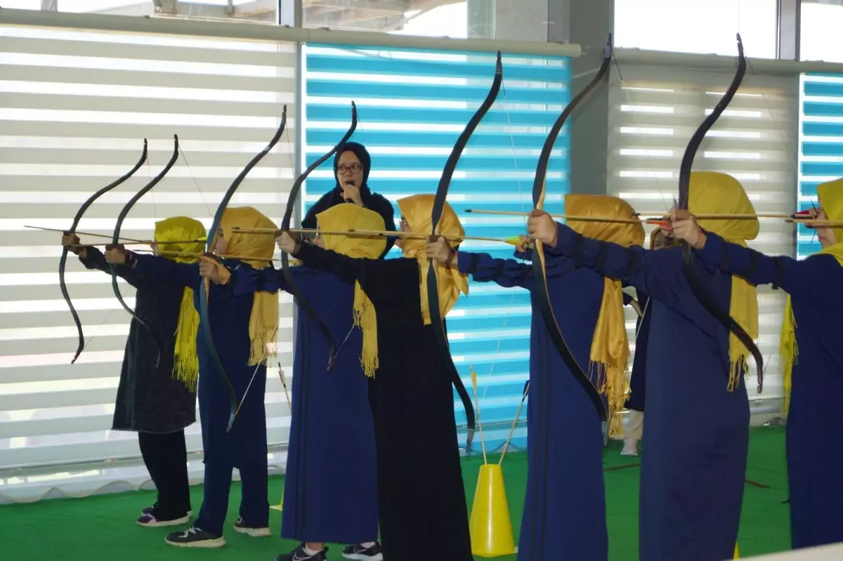 Antalya'da 'Geleneksel Okçuluk Yarışması ve Robot Sergisi' düzenlendi