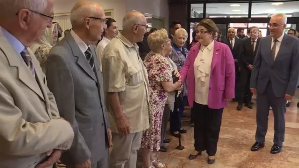 Bakan Yanık, '15 Temmuz Türkiye Aşkına Resim ve Şiir Sergisi'nin açılışında konuştu