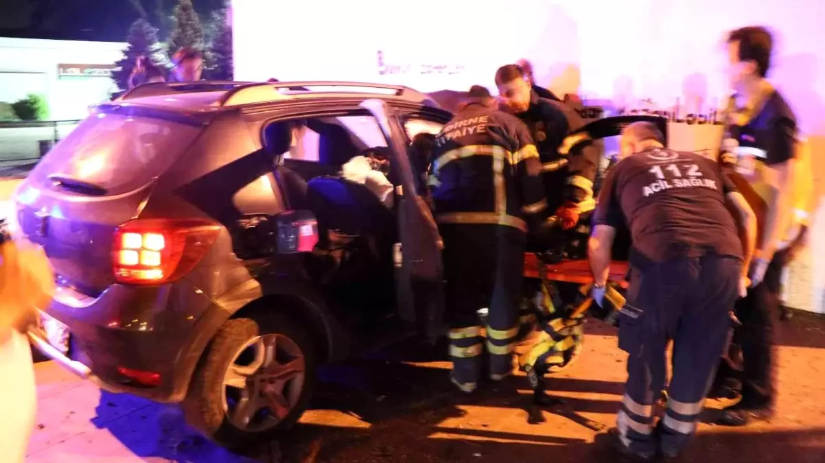 Son dakika haberi | Edirne'de kontrolden çıkan otomobil duvara çarptı: 1 yaralı
