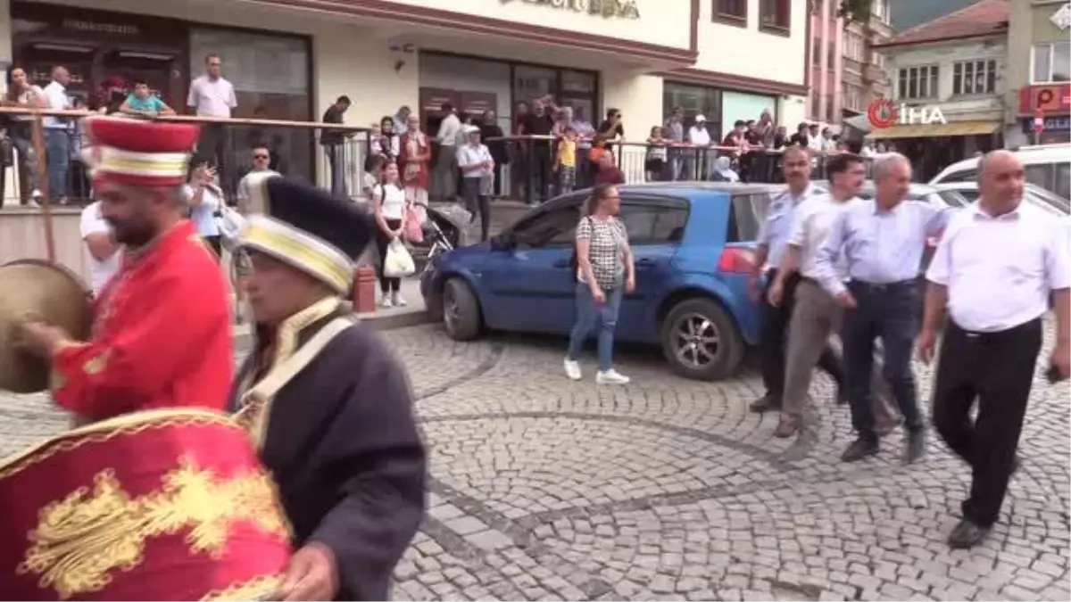Eşekler birincilik için koştu