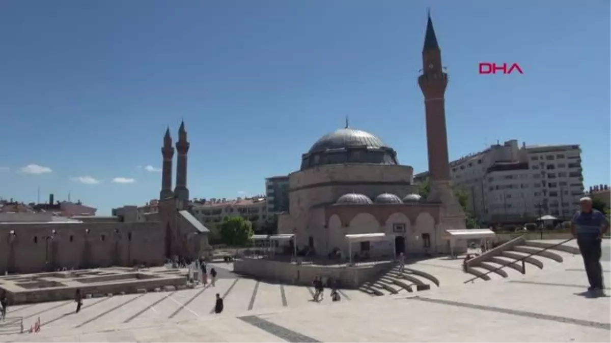 'GÜNEŞTEN D VİTAMİNİ ALMAK İÇİN YARIM SAAT YETERLİ'