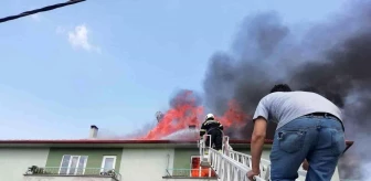 Kavaklıdere'deki çatı yangınında 2 ev kullanılamaz hale geldi