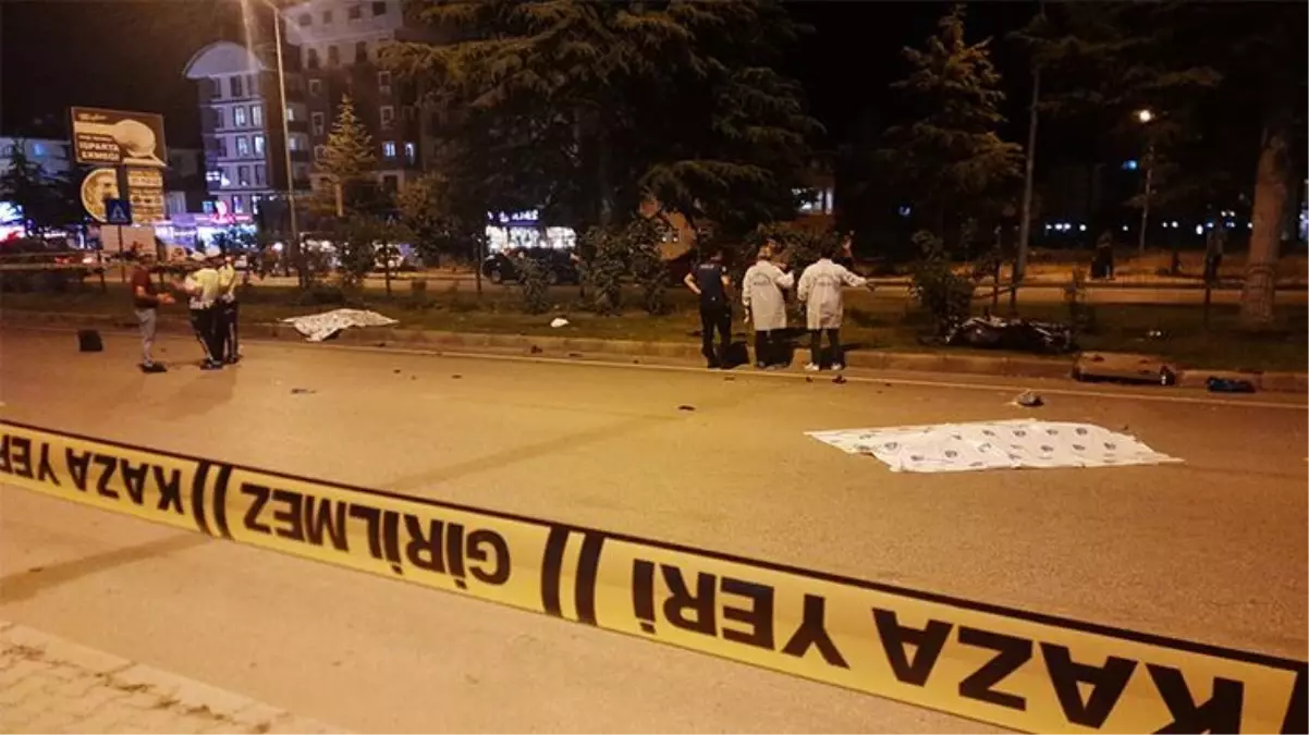 Yolun karşısına geçmeye çalışan çifte motosiklet çarptı! Eşler olay yerinde hayatını kaybetti