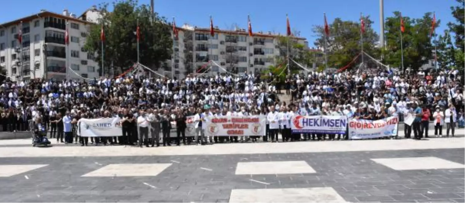 SİVAS'TA SAĞLIKÇILAR 'ÖNLÜK' ÇIKARDI