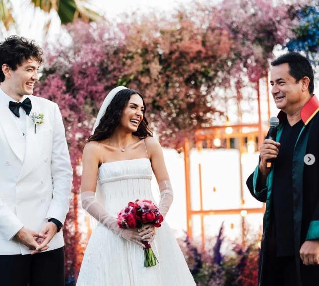 Acun Ilıcalı avukat cübbesiyle nikah kıydı! Barodan tepki gecikmedi Acun Ilıcalı avukat cübbesiyle nikah kıydı! Barodan tepki gecikmedi