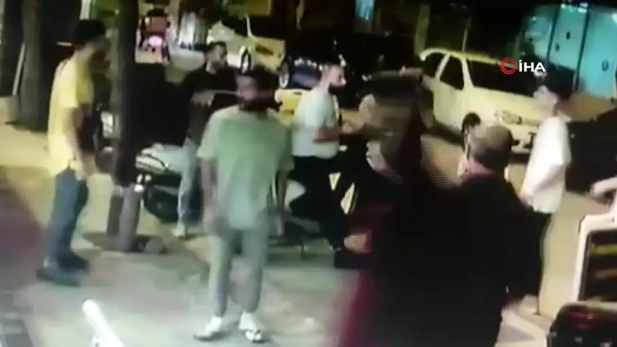 Avcılar'da restoran basan 5 kişilik grup, kafe çalışanını böyle darp etti