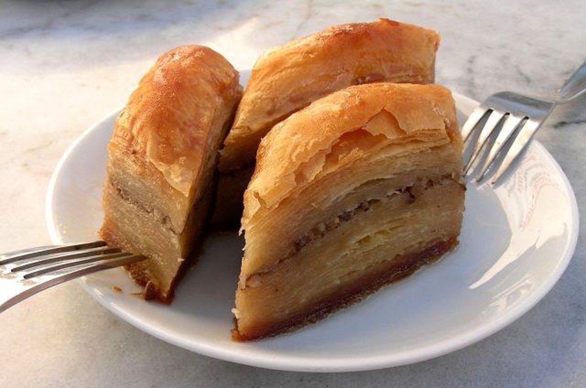 Baklavaya şerbet sıcak mı dökülür soğuk mu? Baklavaya şerbet nasıl dökülür?