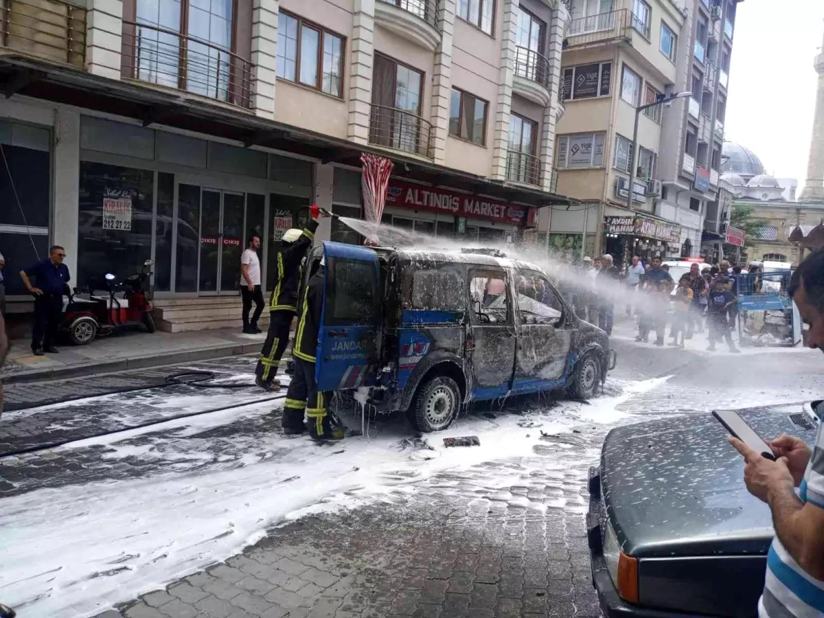 Biga'da jandarmaya ait araç yandı