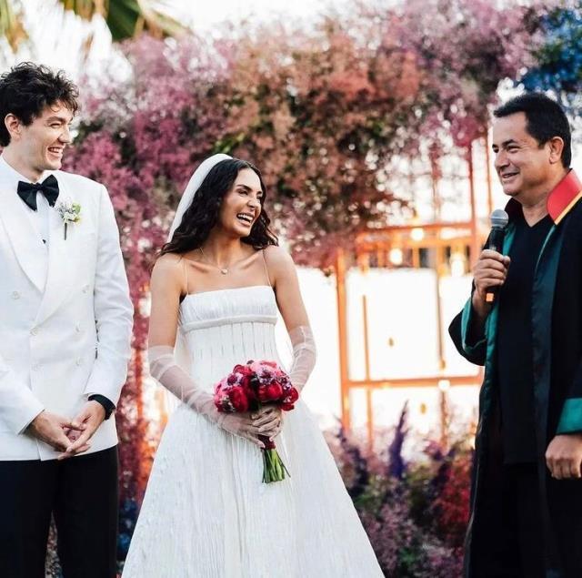 Ebru Şahin ve Cedi Osman Alaçatı'da rüya gibi düğün yaptı! Düğün yeriyle ilgili detay dikkat çekti Ebru Şahin ve Cedi Osman Alaçatı'da rüya gibi düğün yaptı! Düğün yeriyle ilgili detay dikkat çekti