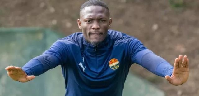 Galatasaray, Marcao'nun Sevilla'ya attığı imza kuramadan yerini dolduruyor! İşte Aslan'ın yeni stoperi