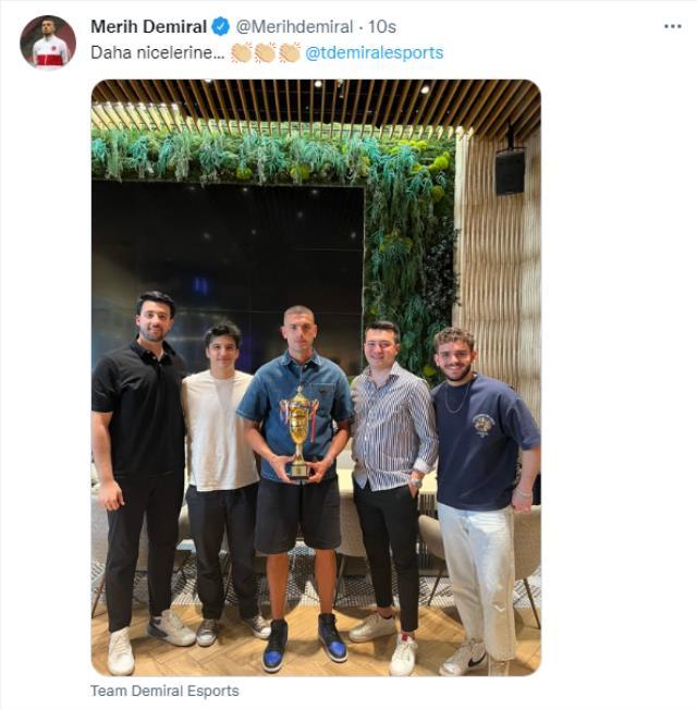 Şampiyonluk heyecanını tekrar yaşadı! Merih Demiral'dan kupalı paylaşım Şampiyonluk heyecanını tekrar yaşadı! Merih Demiral'dan kupalı paylaşım