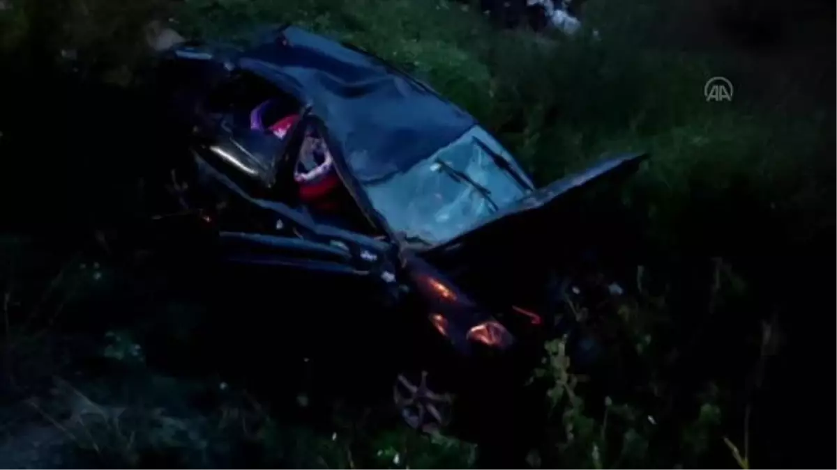 Takla atan otomobildeki anne öldü, ikiz bebekleri ve eşi yaralandı