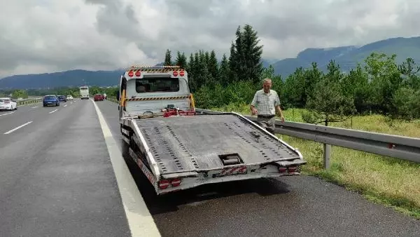 Oto kurtarıcıdan düşen araca, otomobil çarptı: 1 ölü, 4 yaralı