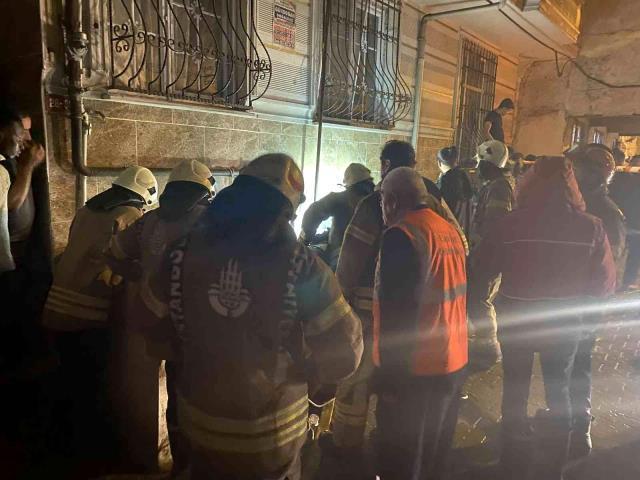 Selin vurduğu Esenyurt'ta bodrum katta mahsur kalan yabancı uyruklu 2 kişiyi vatandaşlar kurtardı