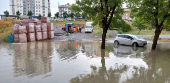 Sultangazi'de su baskını nedeniyle ev ve iş yerleri zarar gördü