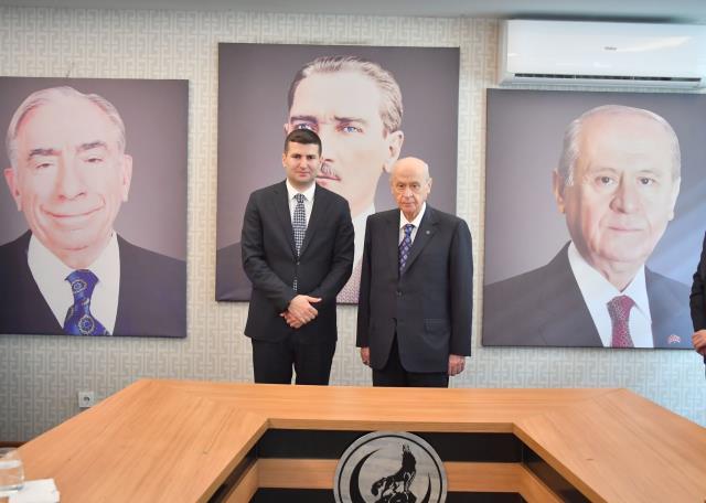 Bahçeli'nin Ülkü Ocakları'nı ziyareti sırasında elinde tuttuğu harita Ankara-Atina hattındaki tansiyonu yükseltti