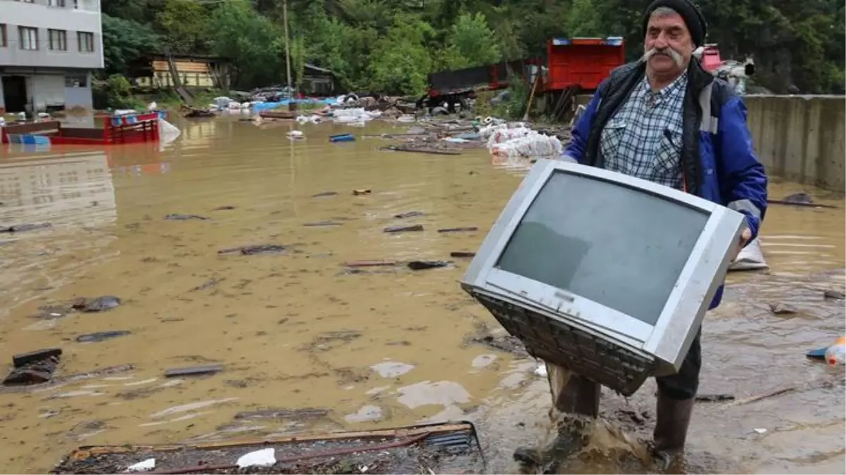 Sel tehlikesi bayramın 3. gününde de devam ediyor! Meteoroloji'den 6 ile sarı kodlu uyarı